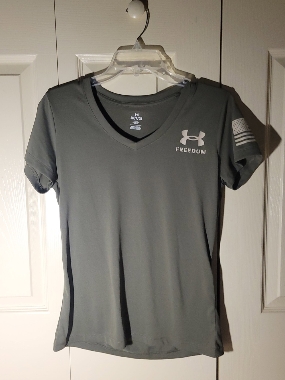 Under Armour Women’s Freedom V‑Neck Performance Tee - Gray